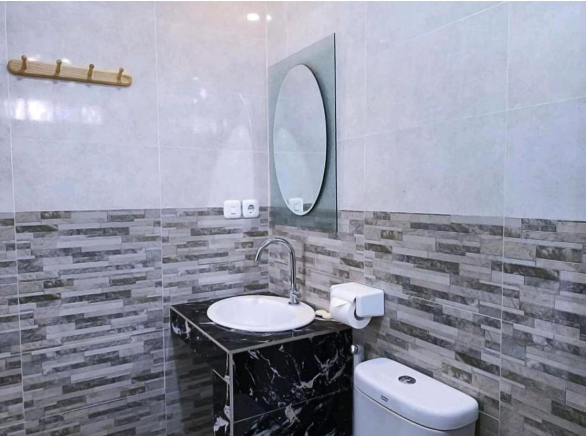 Green Palace Homestay Batununggul Екстериор снимка