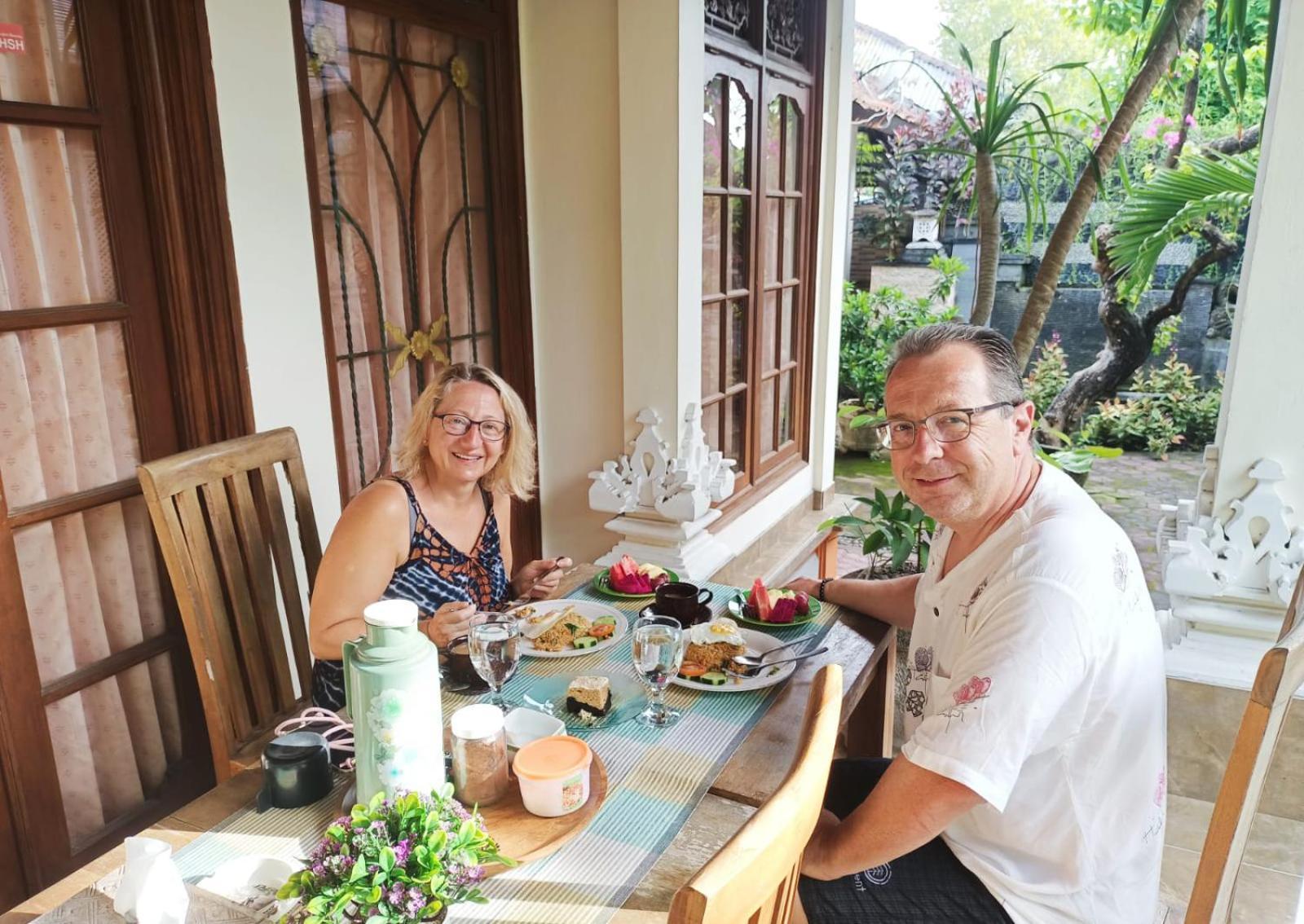 Green Palace Homestay Batununggul Екстериор снимка