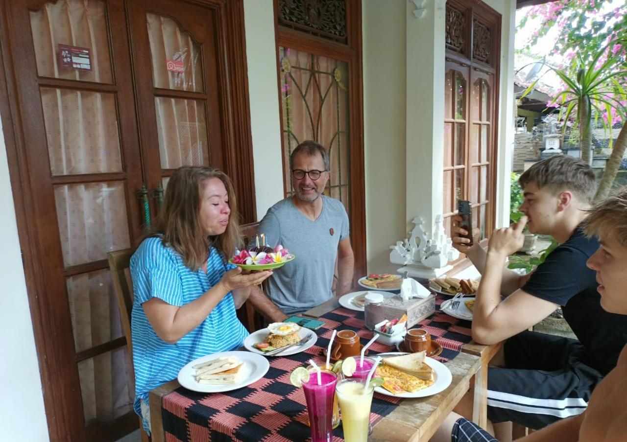 Green Palace Homestay Batununggul Екстериор снимка