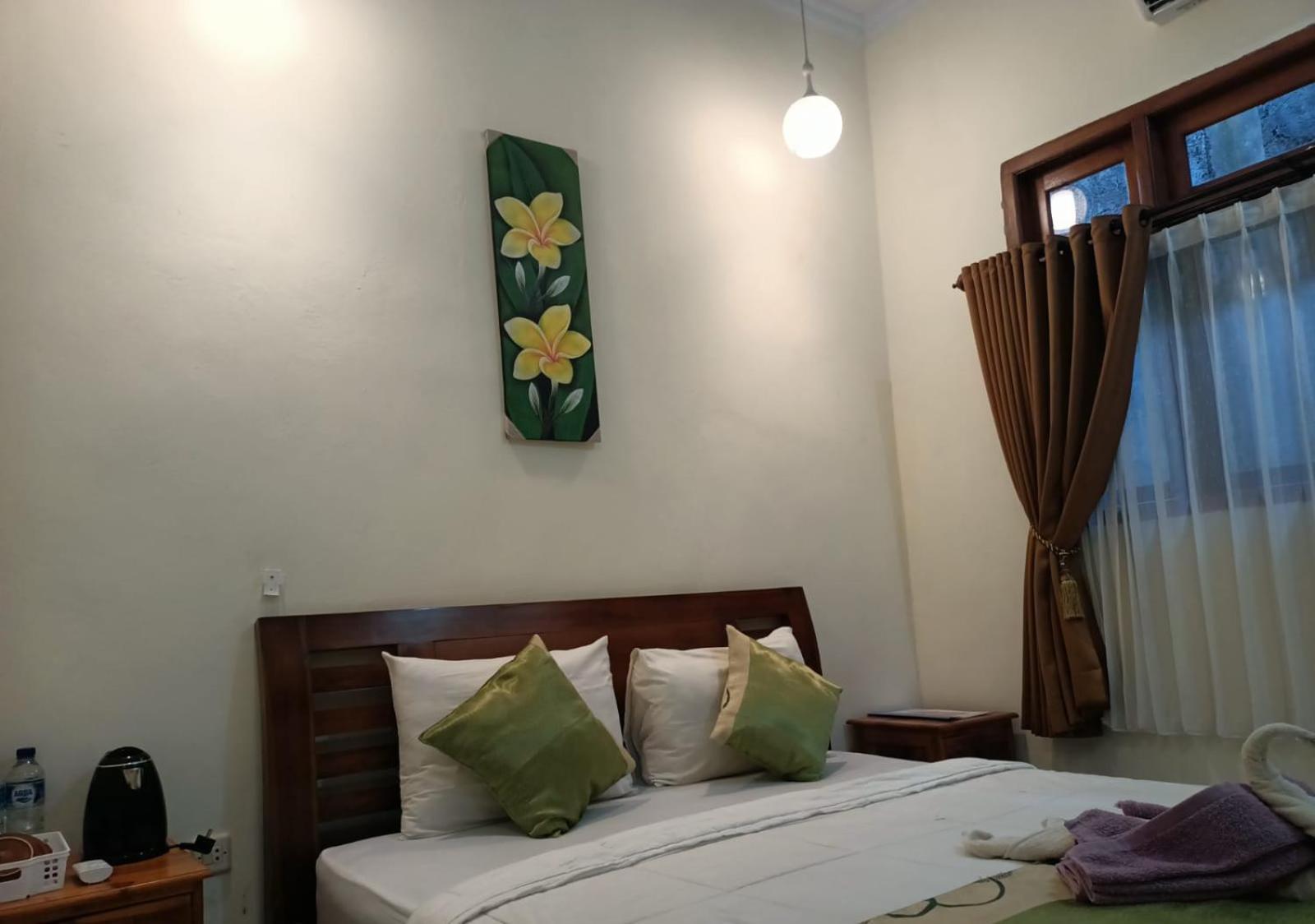 Green Palace Homestay Batununggul Екстериор снимка