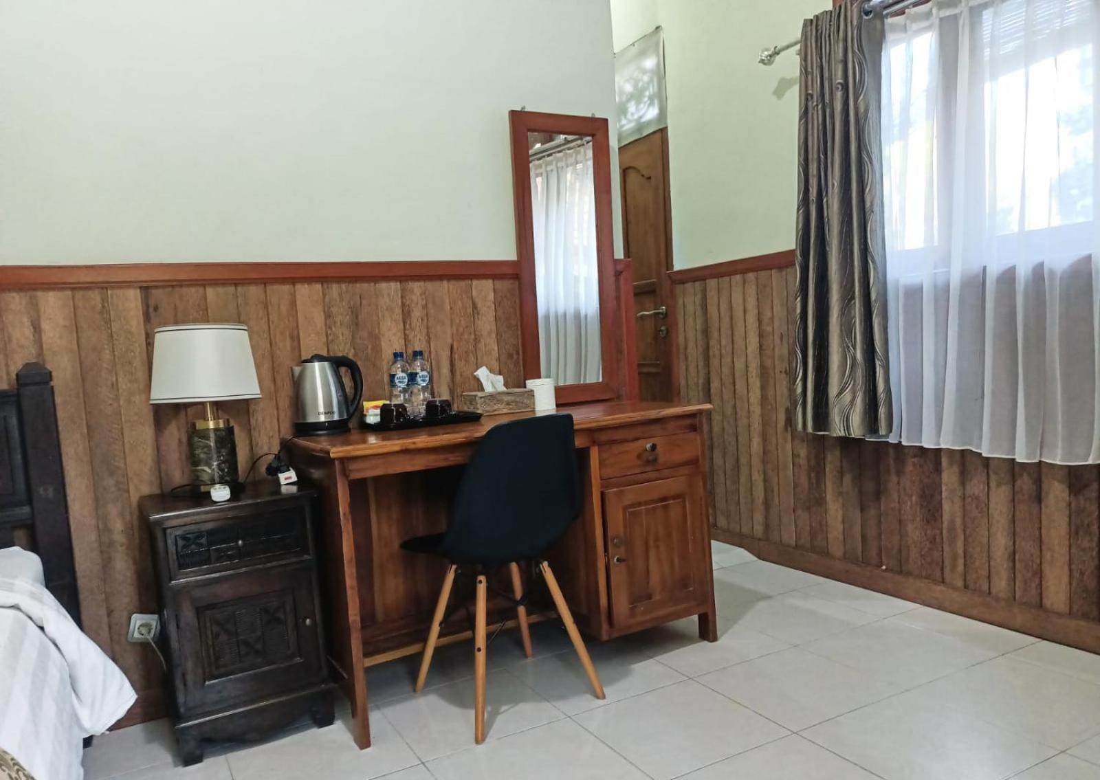 Green Palace Homestay Batununggul Екстериор снимка