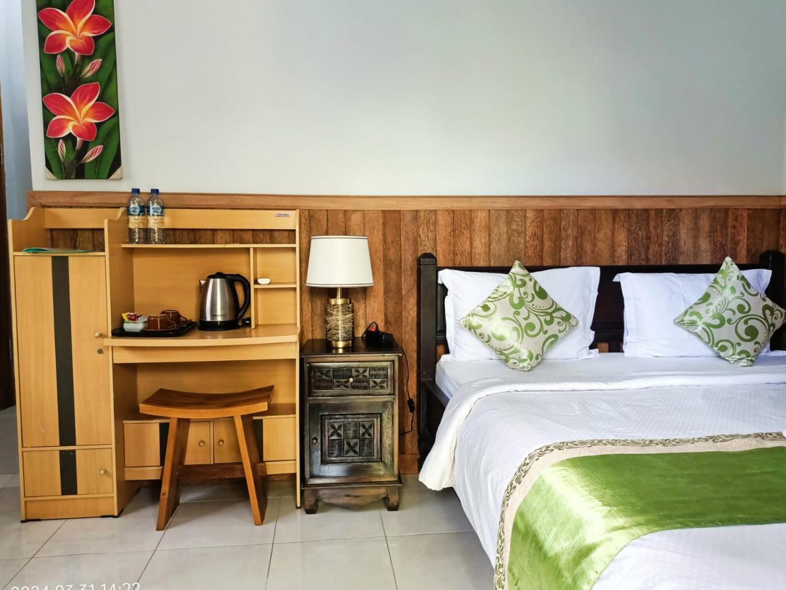 Green Palace Homestay Batununggul Екстериор снимка