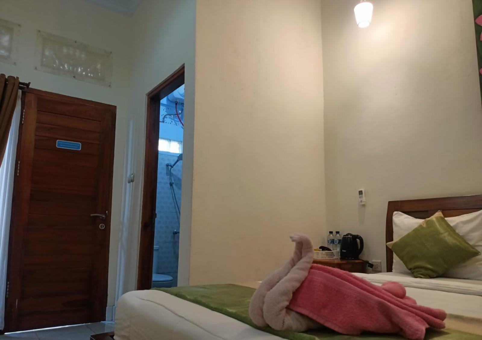 Green Palace Homestay Batununggul Екстериор снимка