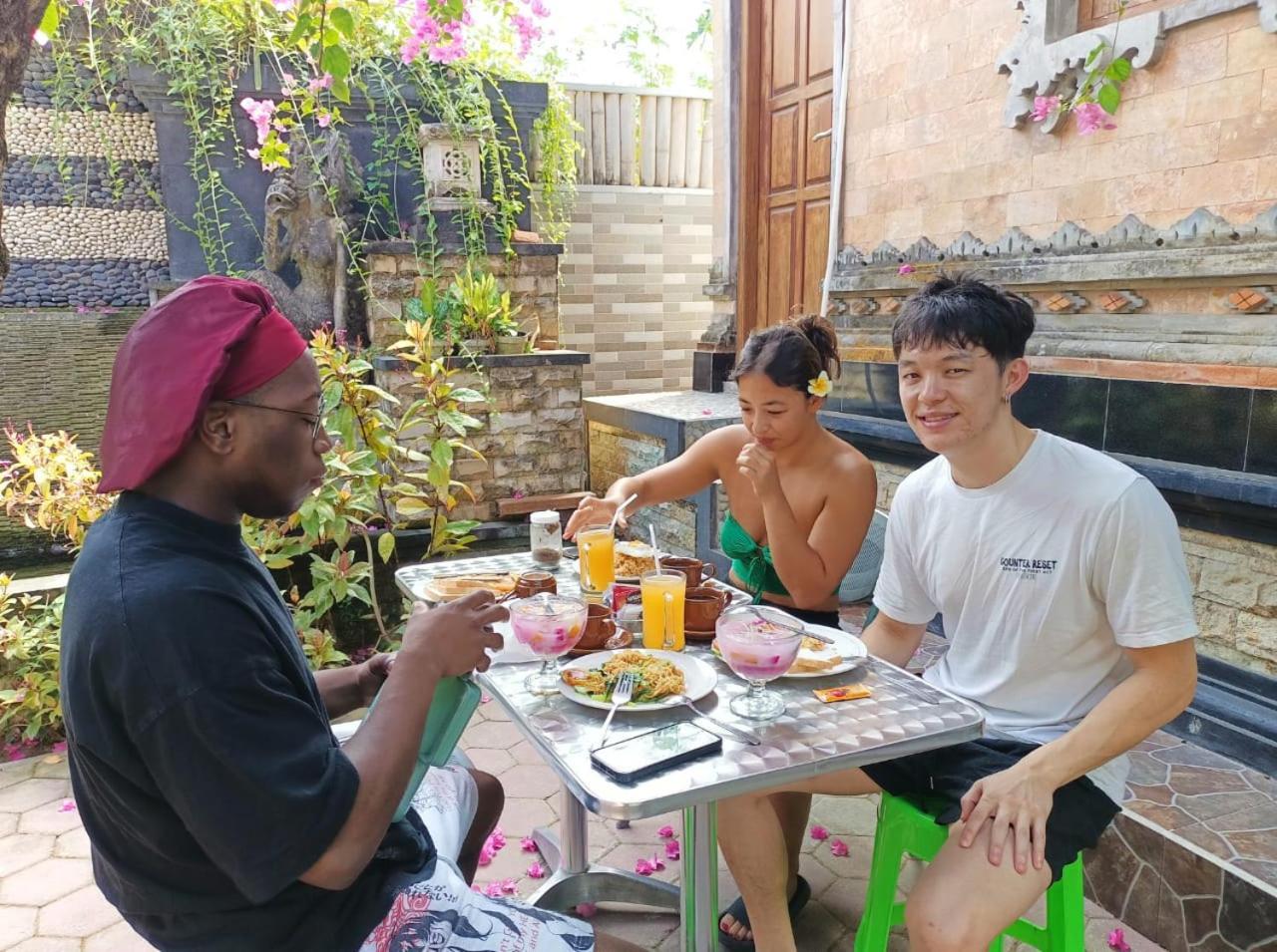 Green Palace Homestay Batununggul Екстериор снимка